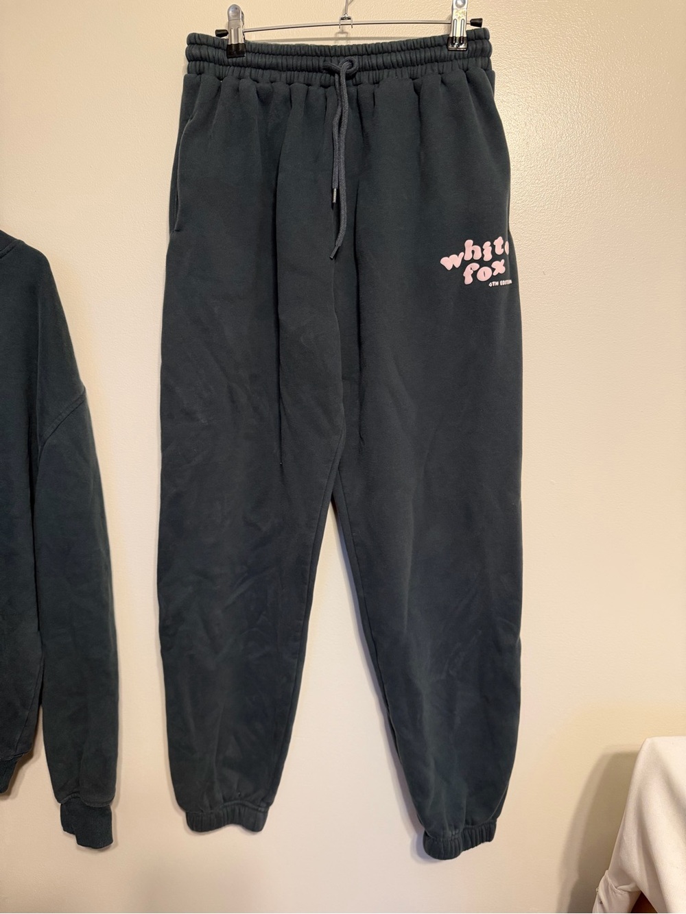 White Fox Boutique 4th Edition Set Green and Pink Bubble Lettering Size S/M EUC - Picture 4 of 10